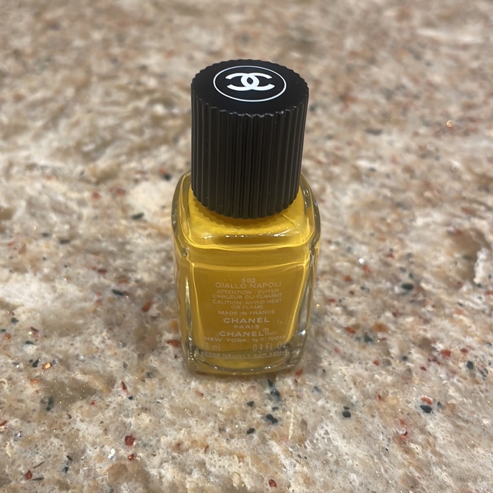 NEW CHANEL LE VERNIS Nail Polish - Picture 8 of 8